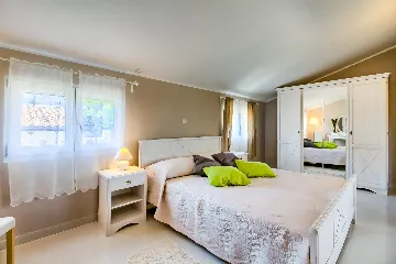 Coastal Pool Villa with Bay Views in Banjole