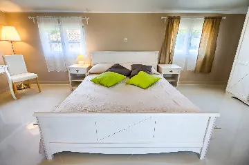 Coastal Pool Villa with Bay Views in Banjole