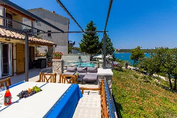 Coastal Pool Villa with Bay Views in Banjole