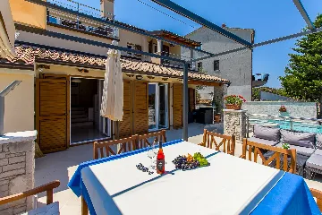 Coastal Pool Villa with Bay Views in Banjole