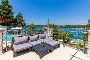 Coastal Pool Villa with Bay Views in Banjole