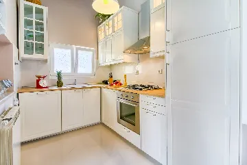 Coastal Pool Villa with Bay Views in Banjole