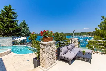 Coastal Pool Villa with Bay Views in Banjole