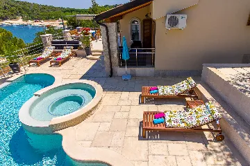 Coastal Pool Villa with Bay Views in Banjole