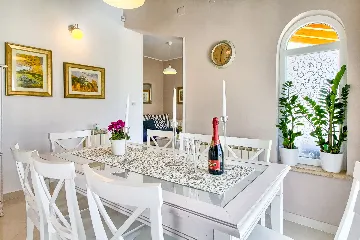 Coastal Pool Villa with Bay Views in Banjole