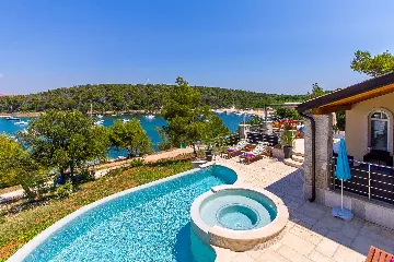 Coastal Pool Villa with Bay Views in Banjole