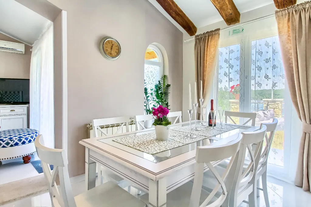 Coastal Pool Villa with Bay Views in Banjole