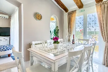 Coastal Pool Villa with Bay Views in Banjole