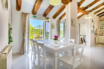 Coastal Pool Villa with Bay Views in Banjole