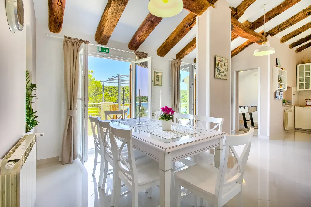 Coastal Pool Villa with Bay Views in Banjole