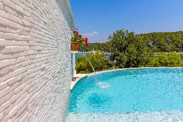 Coastal Pool Villa with Bay Views in Banjole