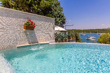 Coastal Pool Villa with Bay Views in Banjole