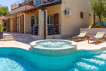 Coastal Pool Villa with Bay Views in Banjole