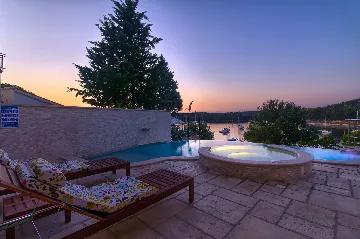 Coastal Pool Villa with Bay Views in Banjole