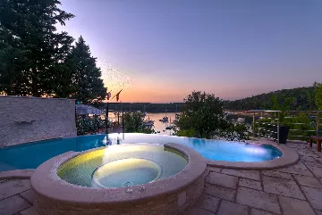 Coastal Pool Villa with Bay Views in Banjole