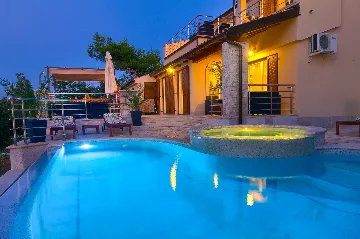 Coastal Pool Villa with Bay Views in Banjole