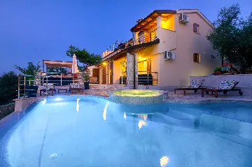 Coastal Pool Villa with Bay Views in Banjole