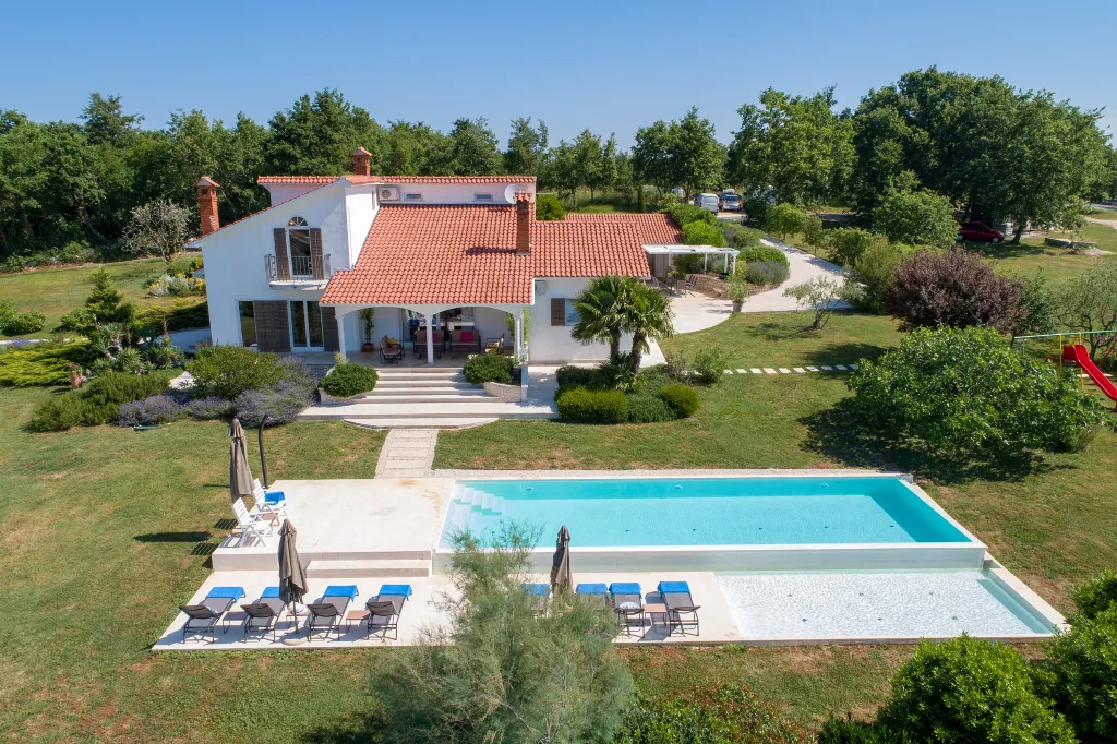 Spacious Family Villa with Garden in Pazin
