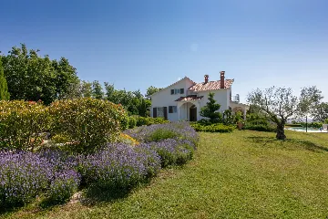Spacious Family Villa with Garden in Pazin
