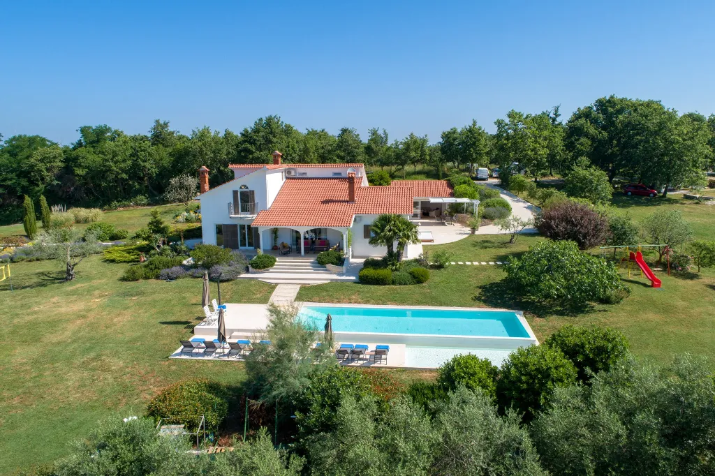 Spacious Family Villa with Garden in Pazin