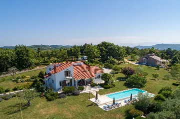 Spacious Family Villa with Garden in Pazin