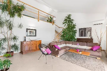 Spacious Family Villa with Garden in Pazin