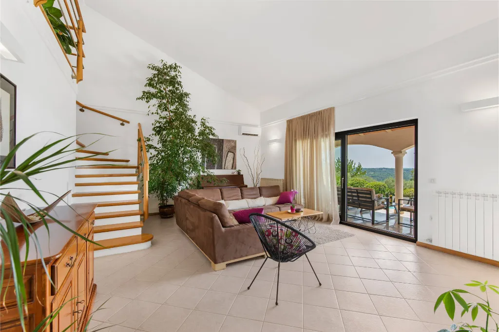 Spacious Family Villa with Garden in Pazin