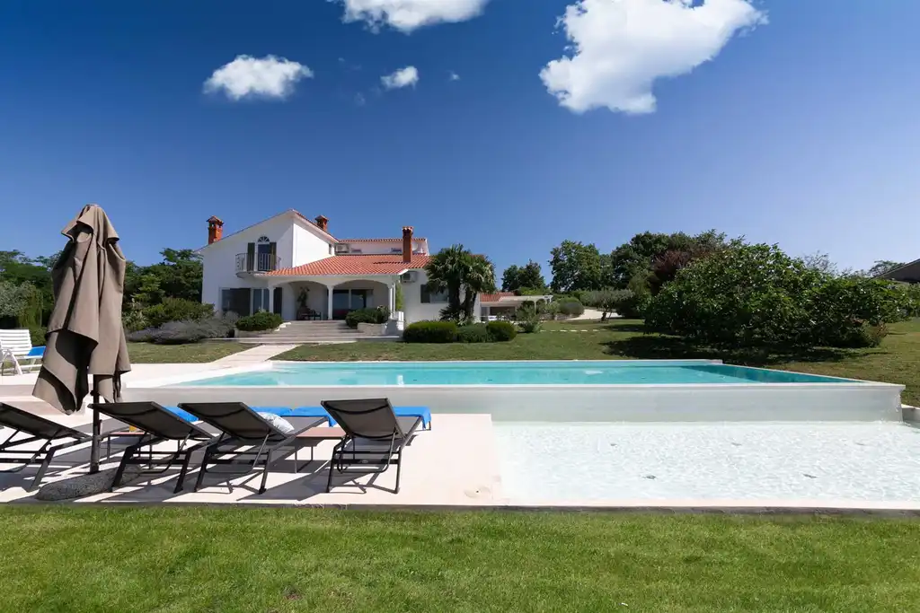 Spacious Family Villa with Garden in Pazin