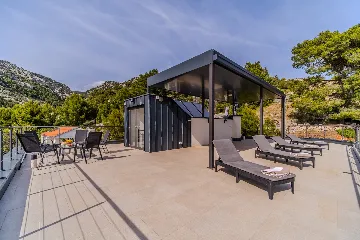 Modern Island Villa with Pool in Nerežišća