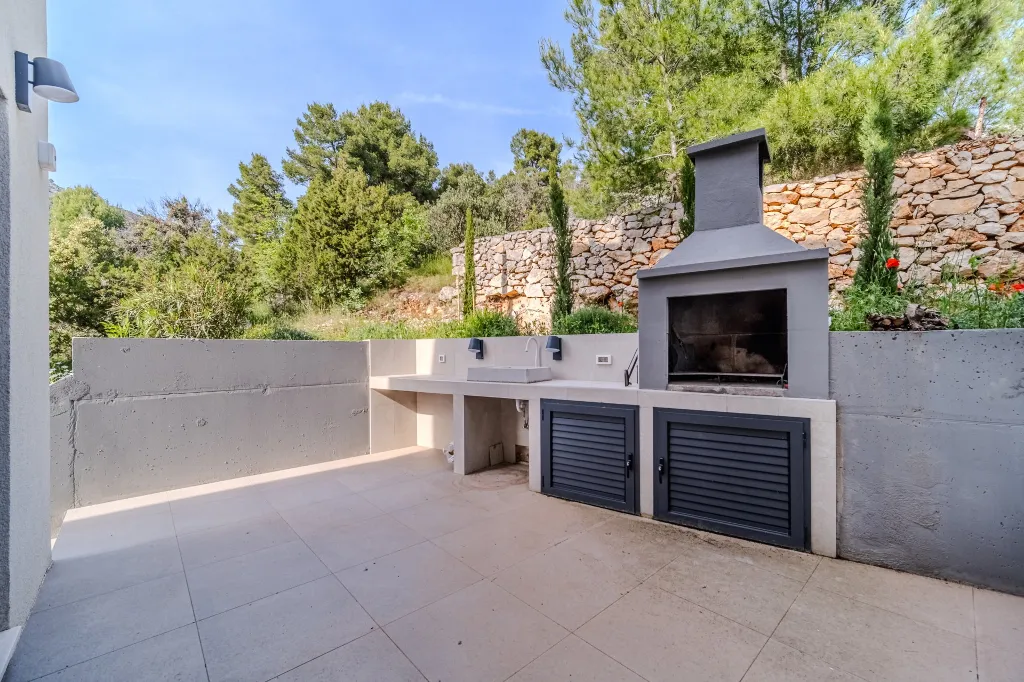 Modern Island Villa with Pool in Nerežišća