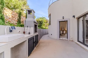 Modern Island Villa with Pool in Nerežišća