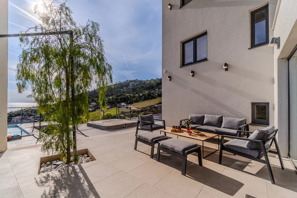 Modern Island Villa with Pool in Nerežišća