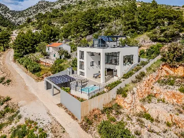Modern Island Villa with Pool in Nerežišća