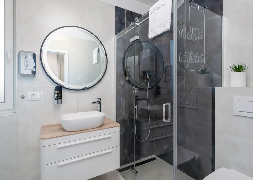 Modern Apartment with Heated Pool in Okrug Gornji