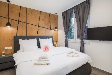 Modern Apartment with Heated Pool in Okrug Gornji