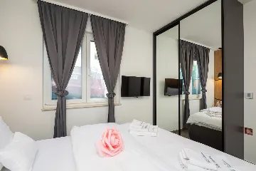 Modern Apartment with Heated Pool in Okrug Gornji