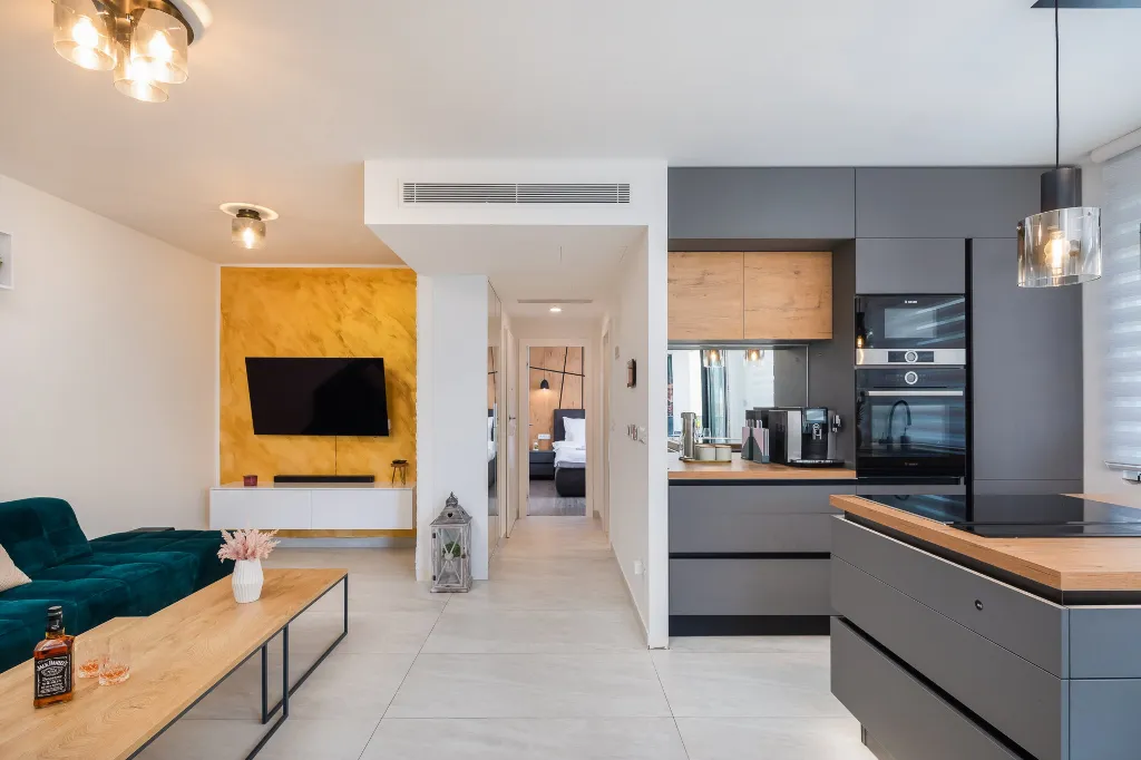 Modern Apartment with Heated Pool in Okrug Gornji