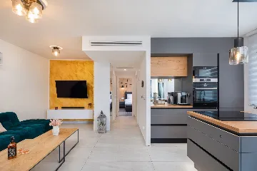 Modern Apartment with Heated Pool in Okrug Gornji