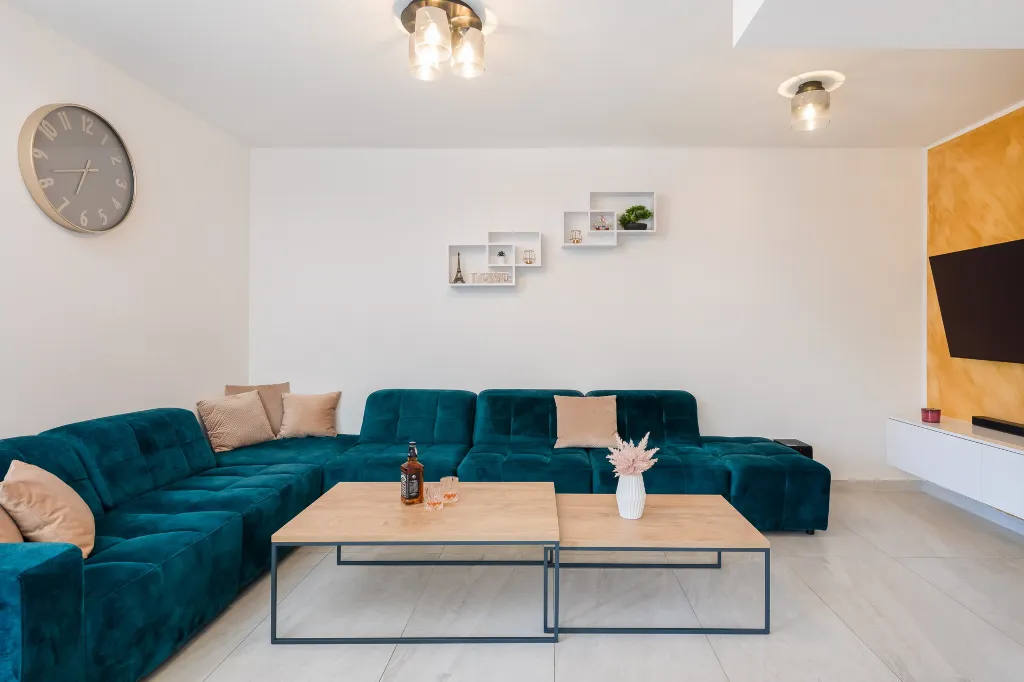 Modern Apartment with Heated Pool in Okrug Gornji