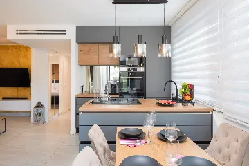 Modern Apartment with Heated Pool in Okrug Gornji