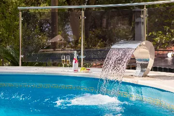 Modern Apartment with Heated Pool in Okrug Gornji