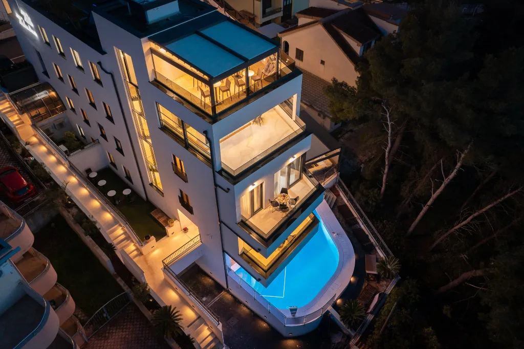 Modern Apartment with Heated Pool in Okrug Gornji