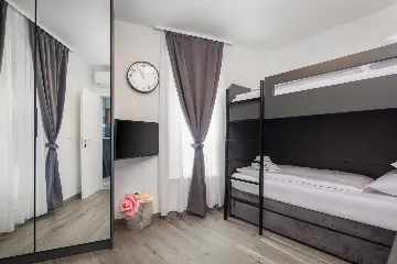 Modern Apartment with Heated Pool in Okrug Gornji