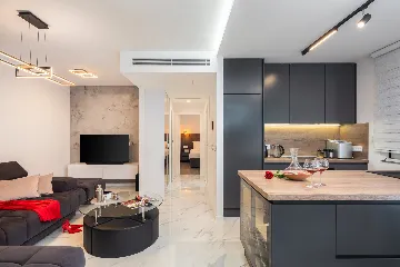 Modern Apartment with Pool near Beach, Okrug Gornji