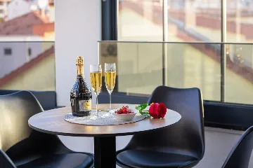 Modern Apartment with Pool near Beach, Okrug Gornji