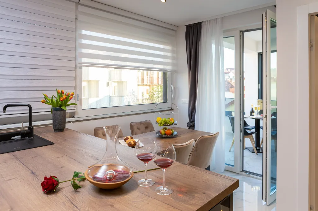 Modern Apartment with Pool near Beach, Okrug Gornji