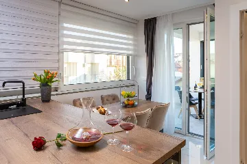 Modern Apartment with Pool near Beach, Okrug Gornji