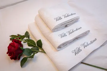 Modern Apartment with Pool near Beach, Okrug Gornji