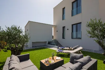 Modern Five-Bedroom Villa Retreat in Vodice