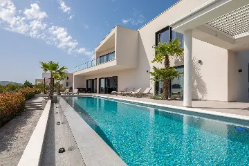 Modern Five-Bedroom Villa Retreat in Vodice